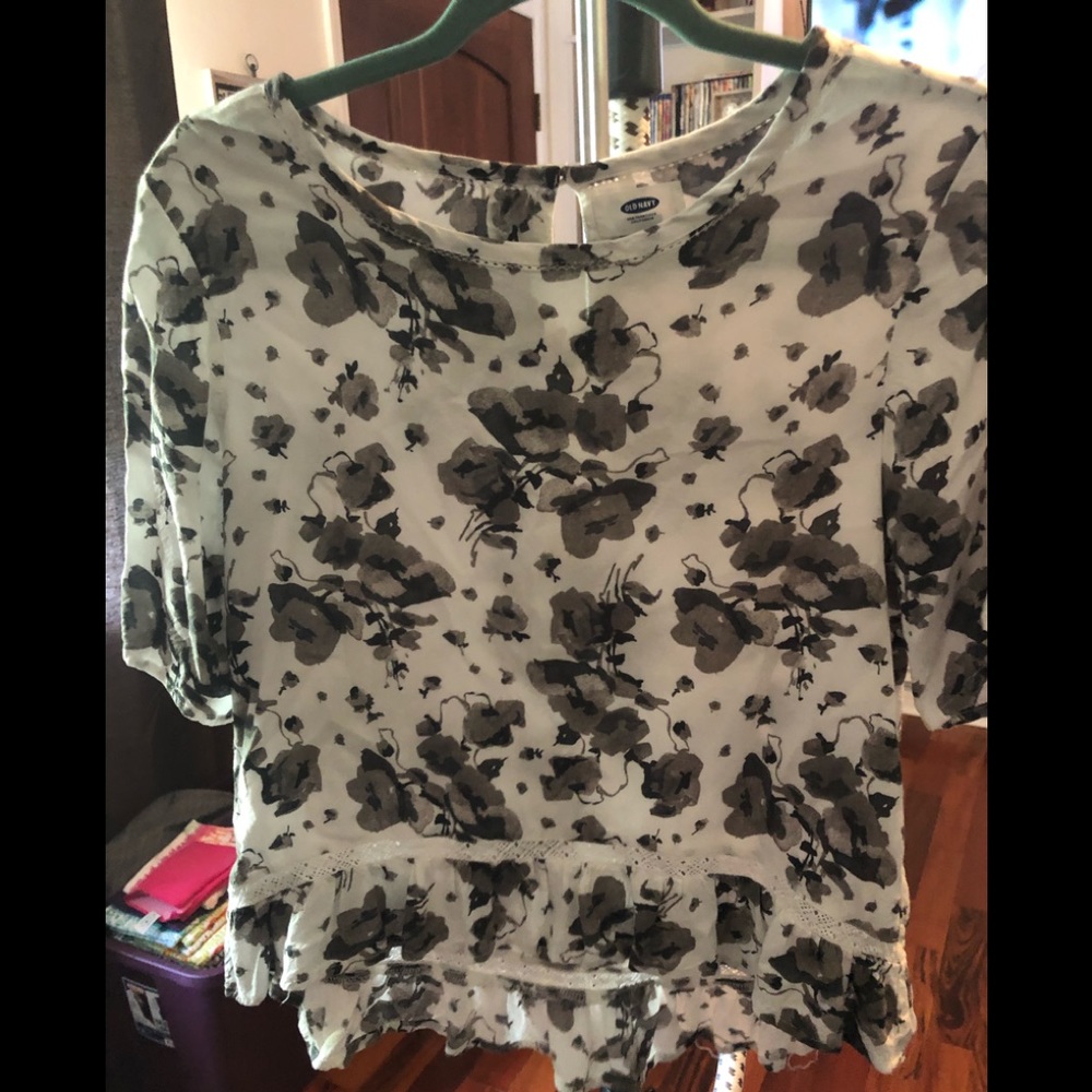 🦩BOGO FREE🍍 Super cute shirt!!